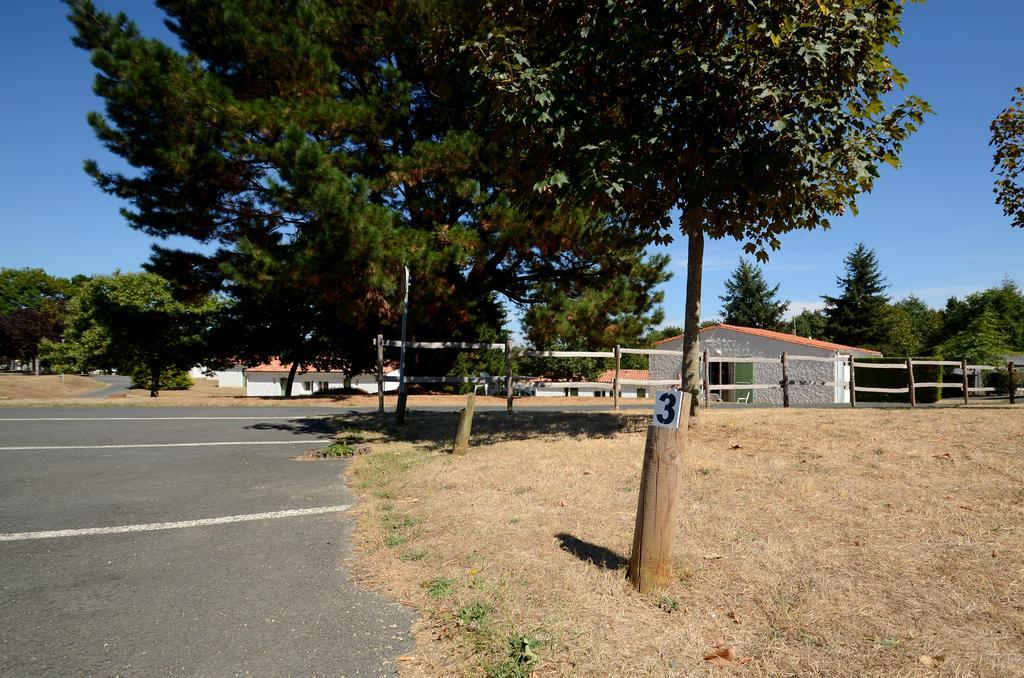 Village Vacances De Chantonnay Eksteriør bilde
